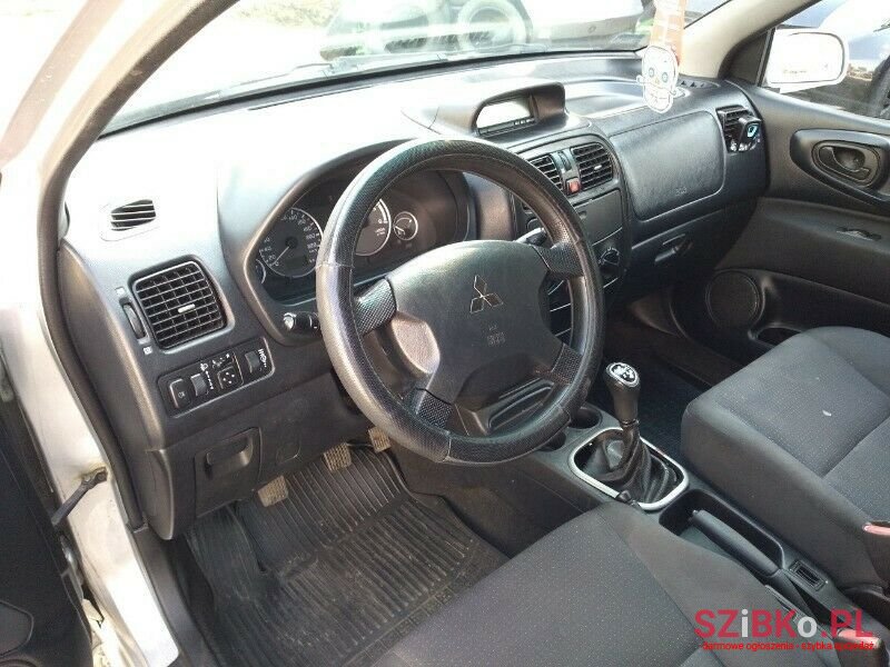 2004' Mitsubishi Space Star photo #5