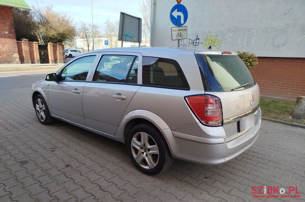 2010' Opel Astra photo #4