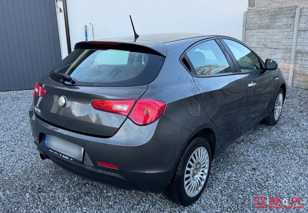 2013' Alfa Romeo Giulietta photo #5