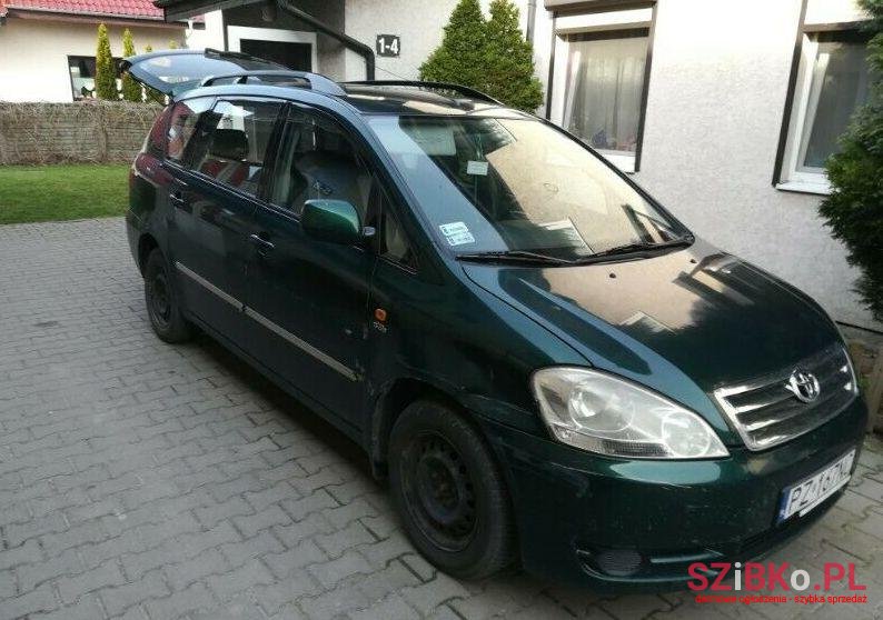 2001' Toyota Avensis photo #1