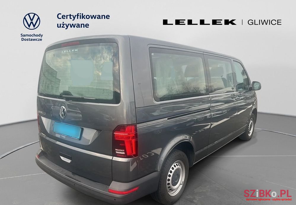 2023' Volkswagen Caravelle photo #4