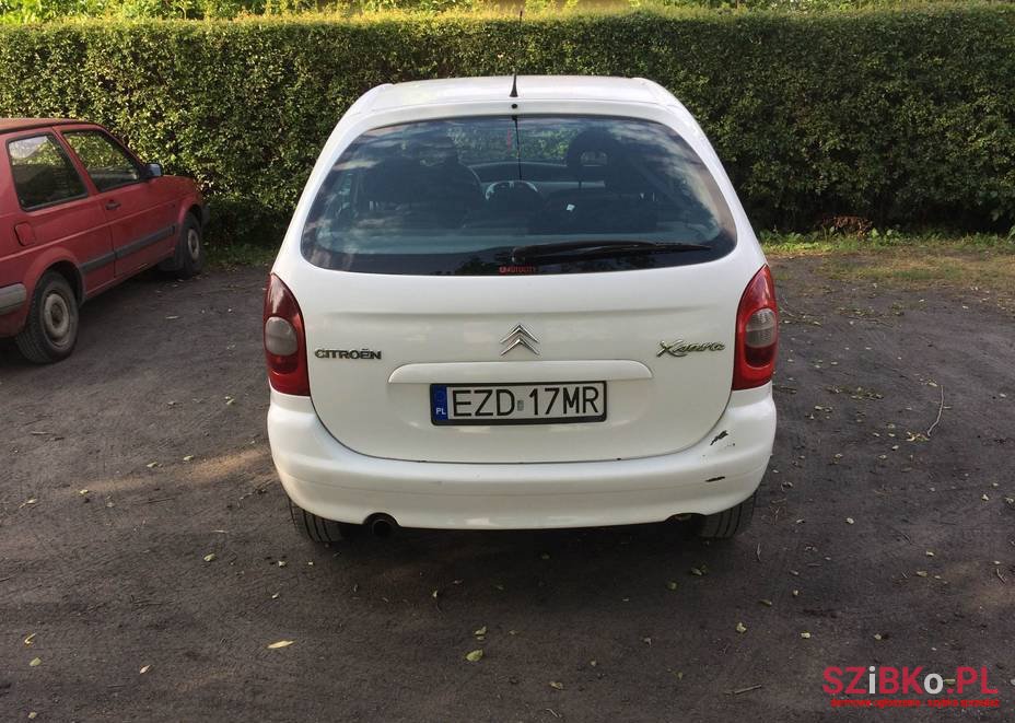 2003' Citroen Xsara Picasso photo #2
