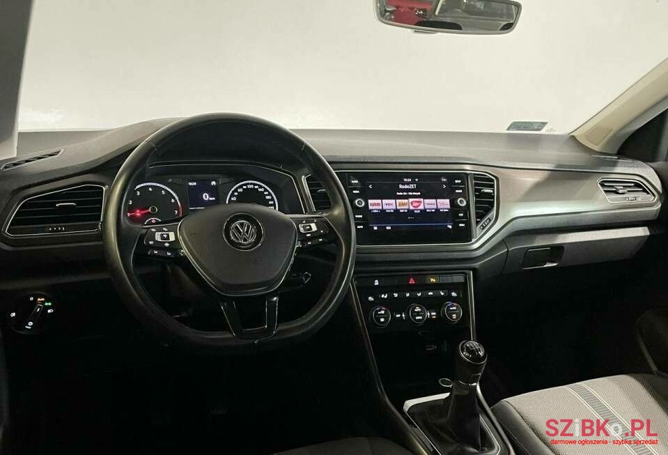 2022' Volkswagen T-Roc photo #3