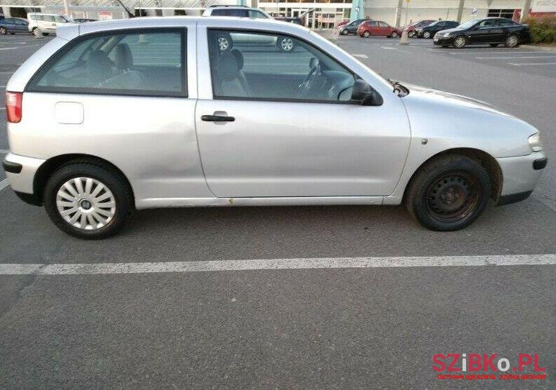 2002' SEAT Ibiza photo #1