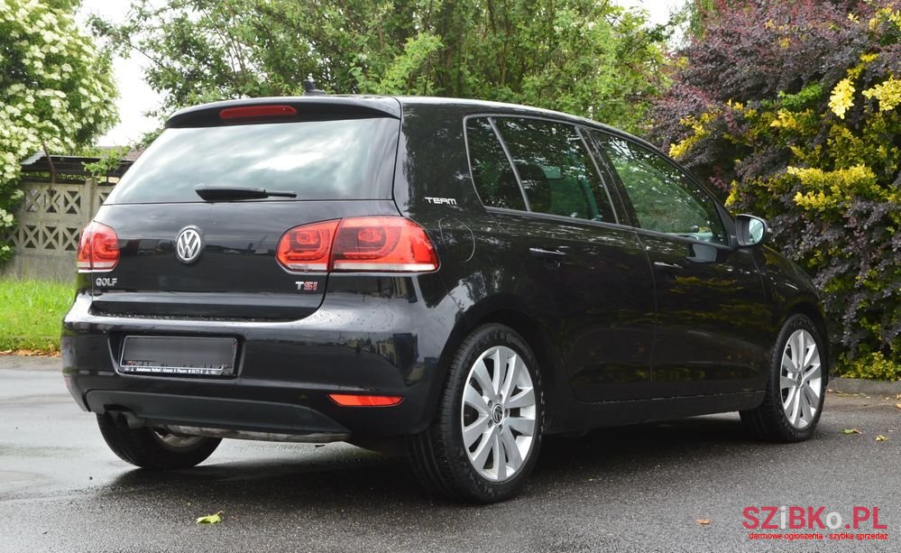 2010' Volkswagen Golf photo #4