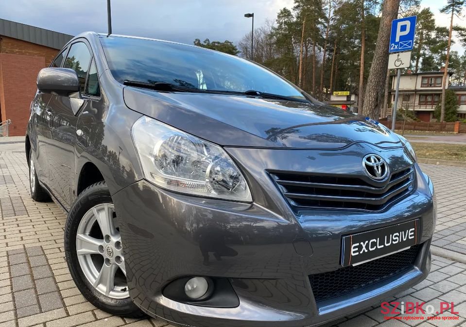 2009' Toyota Verso photo #2