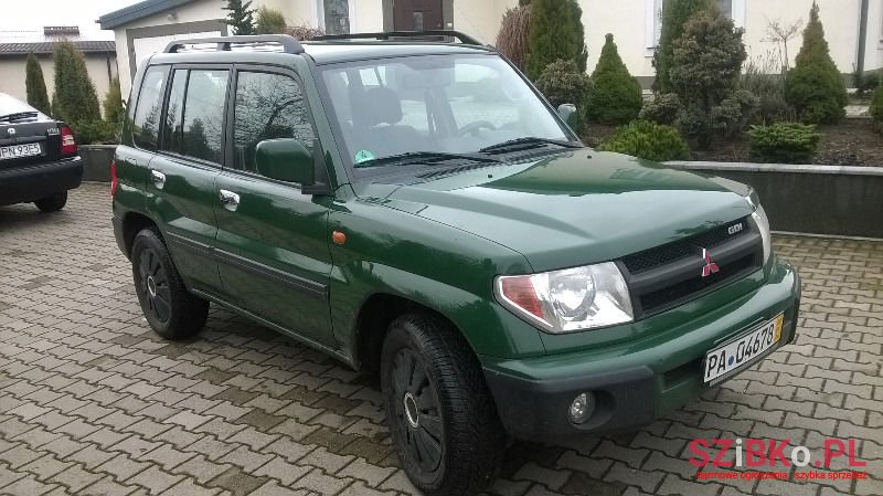 2001' Mitsubishi Pajero photo #1