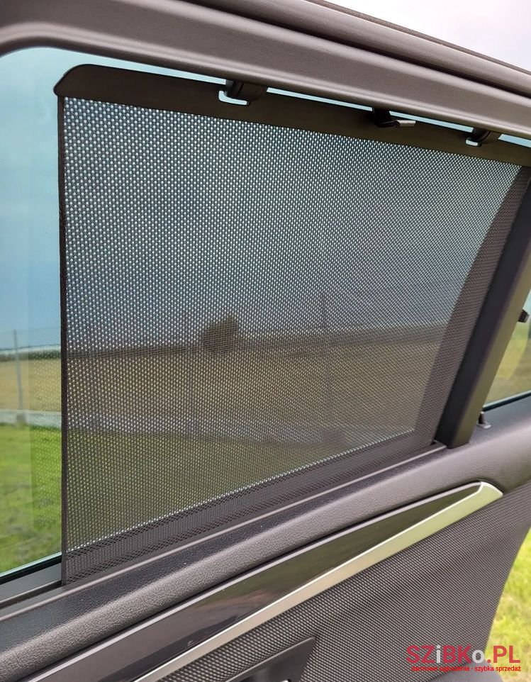 2013' BMW 5 Series 520I photo #2