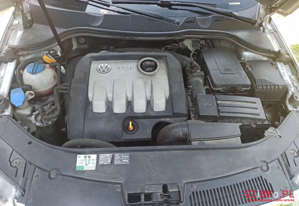 2005' Volkswagen Passat photo #6