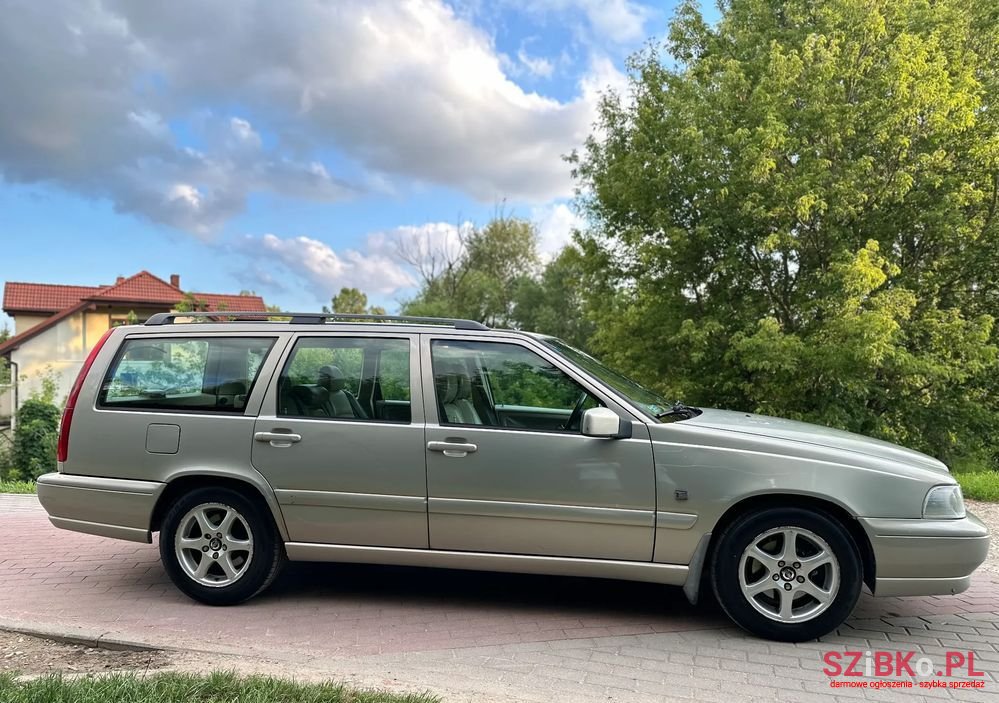 2000' Volvo V70 photo #4