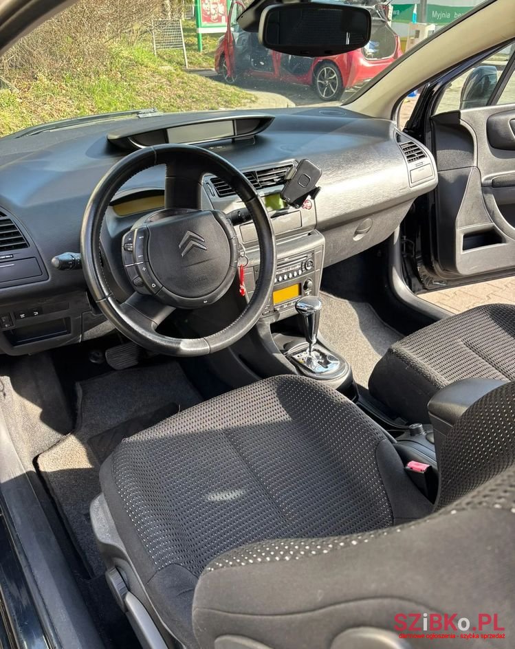 2008' Citroen C4 photo #2