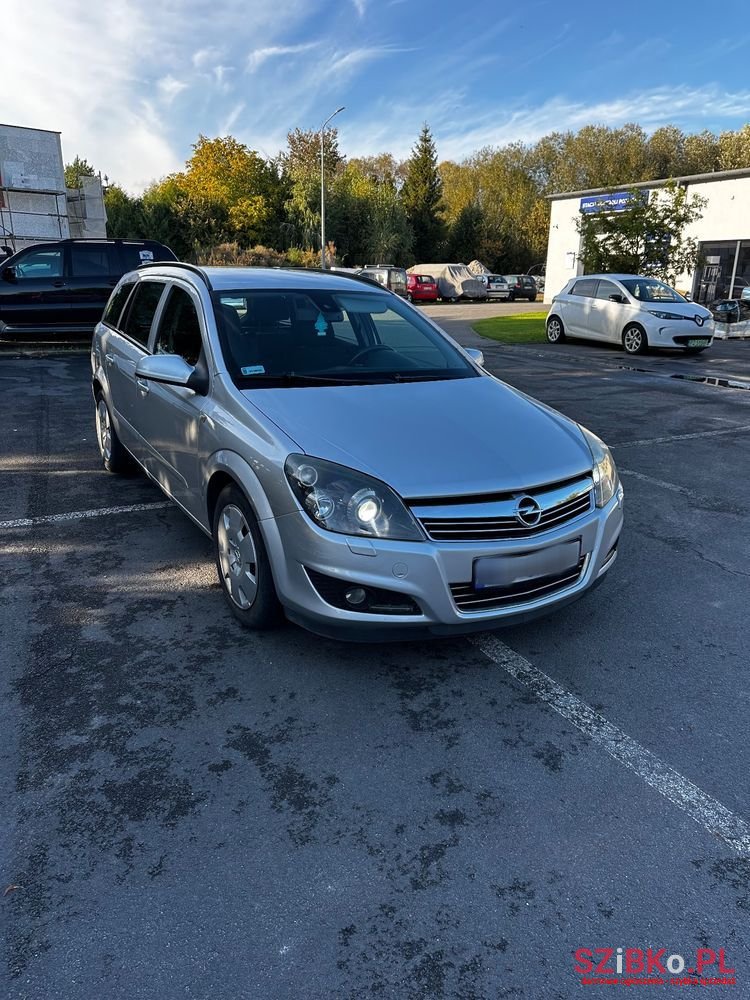 2008' Opel Astra Caravan photo #3