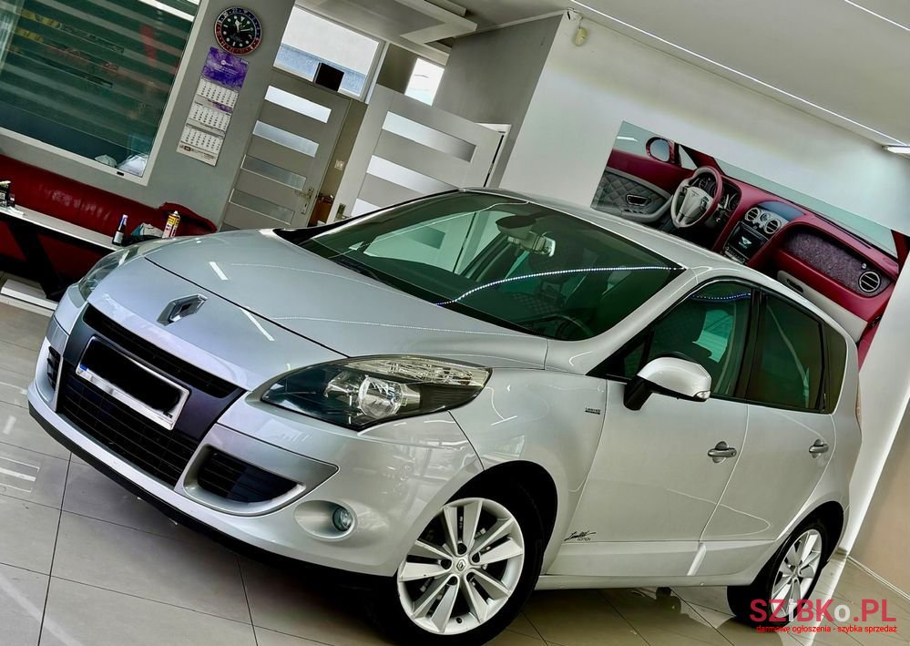 2010' Renault Scenic 1.6 16V 110 Limited photo #1