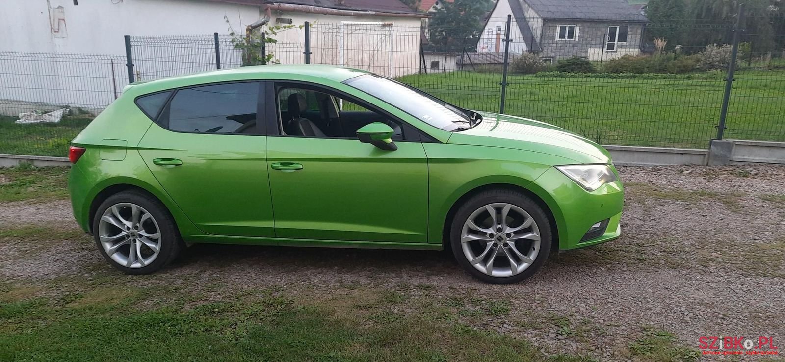 2013' SEAT Leon photo #2