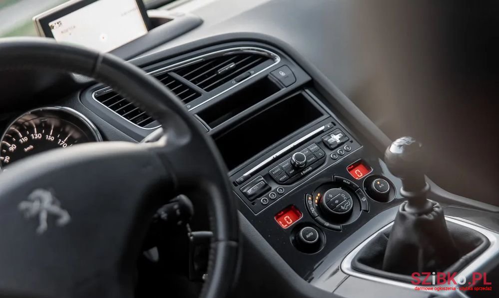 2016' Peugeot 5008 photo #6
