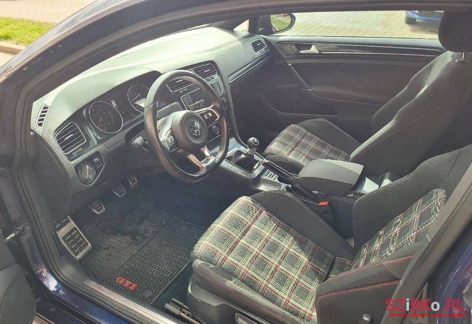 2015' Volkswagen Golf photo #4