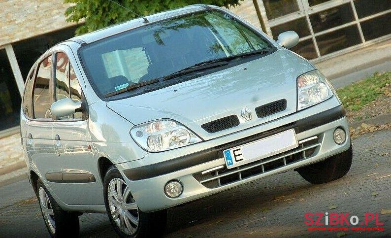 2009' Renault Scenic photo #1