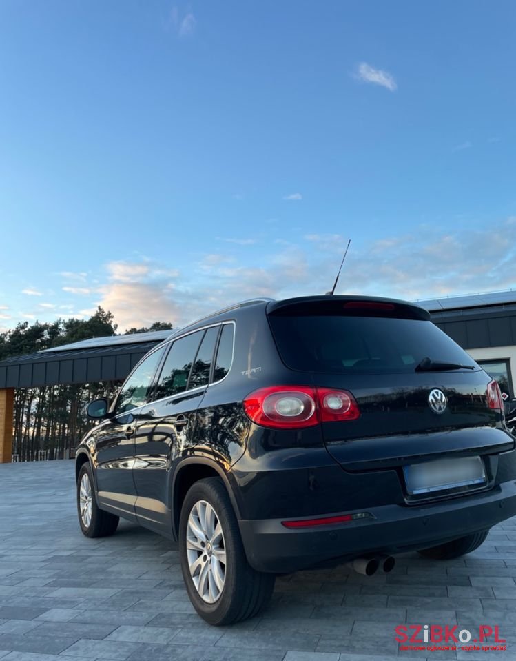 2011' Volkswagen Tiguan photo #5