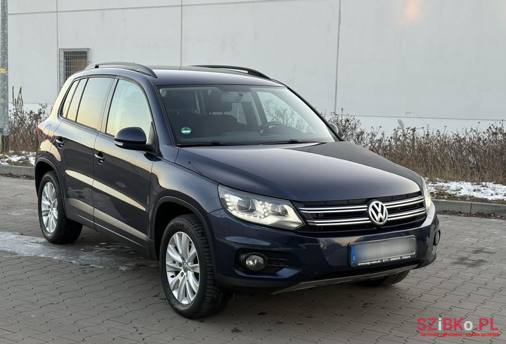 2011' Volkswagen Tiguan photo #6