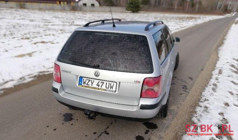 2002' Volkswagen Passat photo #4