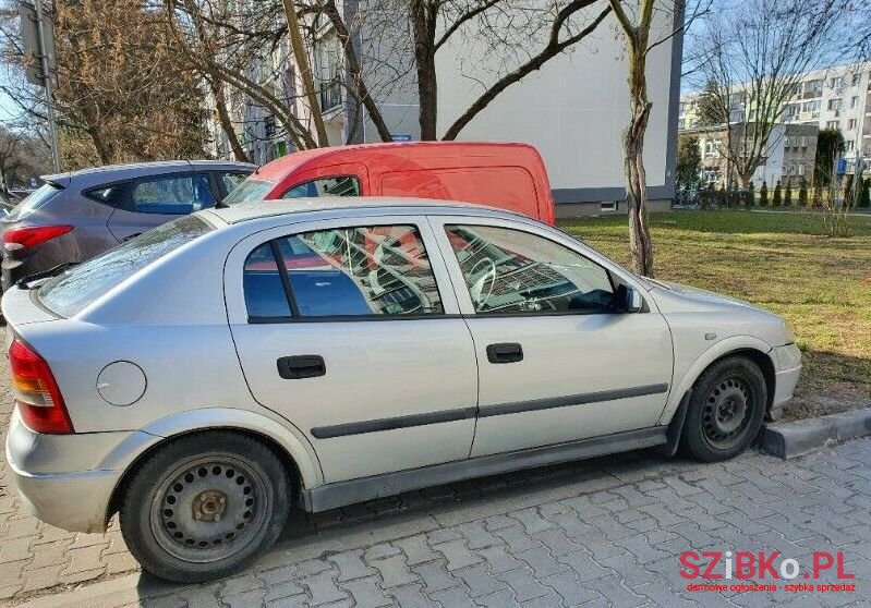 2004' Opel Astra photo #1