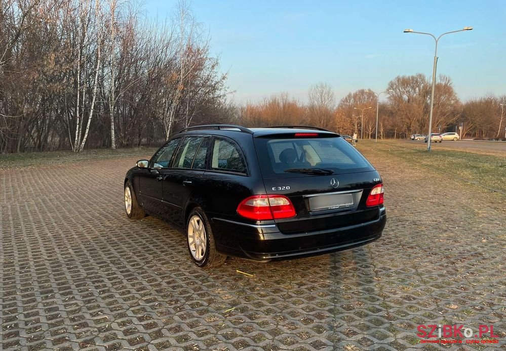 2005' Mercedes-Benz E-Class 320 Cdi photo #5