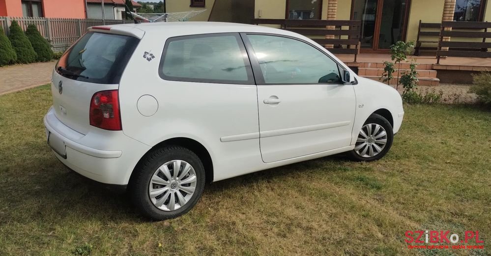 2005' Volkswagen Polo photo #6