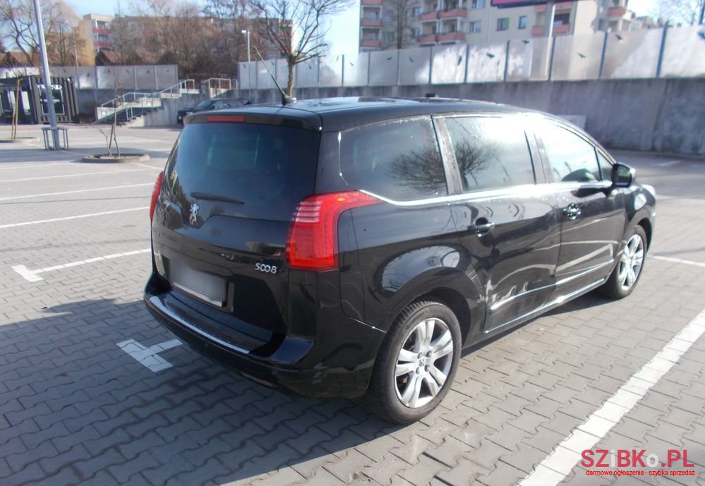 2011' Peugeot 5008 photo #3