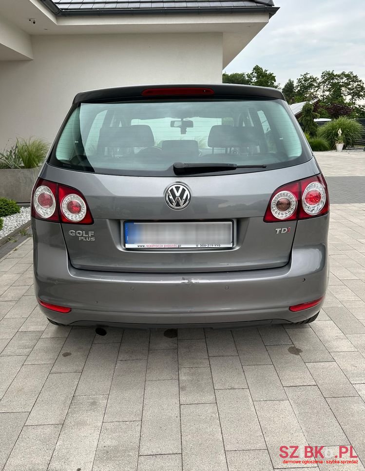 2011' Volkswagen Golf Plus photo #2