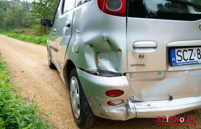 2002' Toyota Yaris photo #1