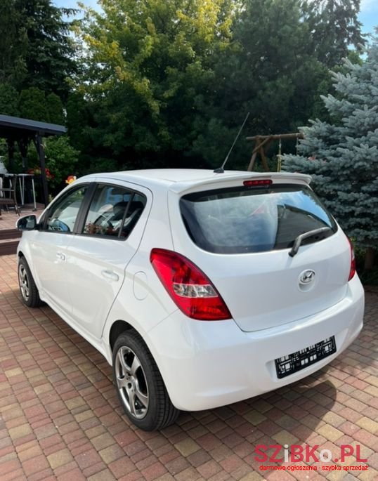 2012' Hyundai i20 photo #3