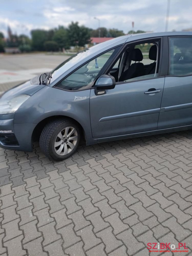 2012' Citroen C4 Picasso photo #3