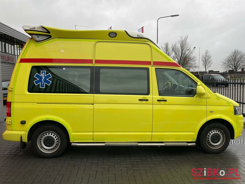 2013' Volkswagen T5 Kombi 2.0 TDI L2H1 Ambulance photo #2