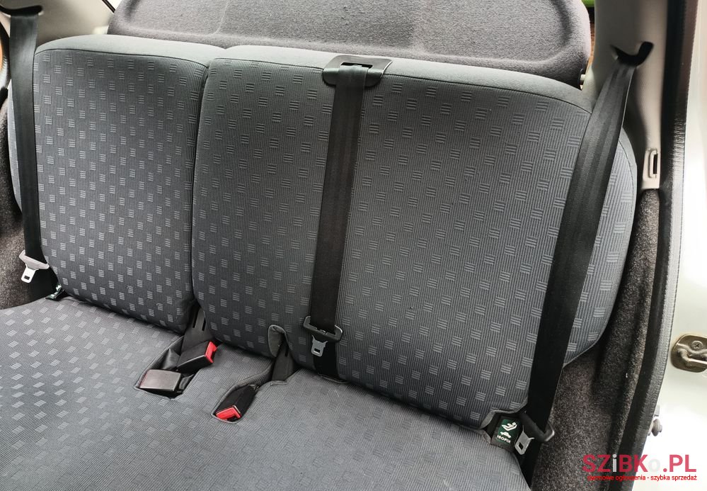 2004' Nissan Micra photo #5