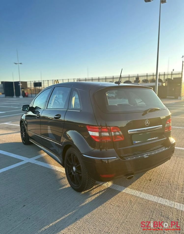 2011' Mercedes-Benz B-Class 180 Cdi photo #4
