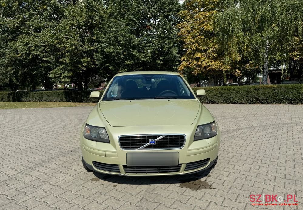 2004' Volvo S40 2.4 Momentum photo #1