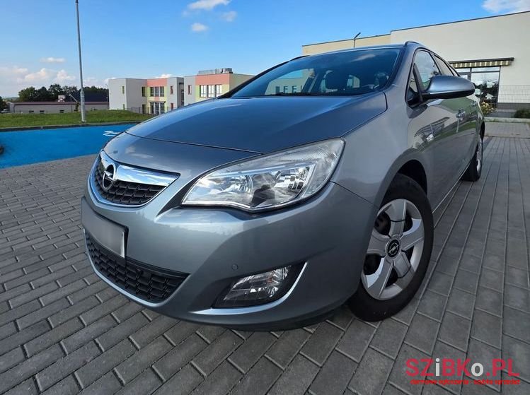 2012' Opel Astra 1.4 T Sport photo #1