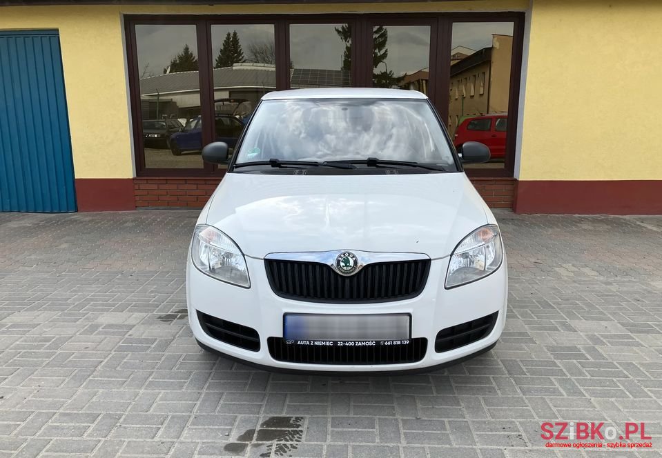 2009' Skoda Fabia photo #2