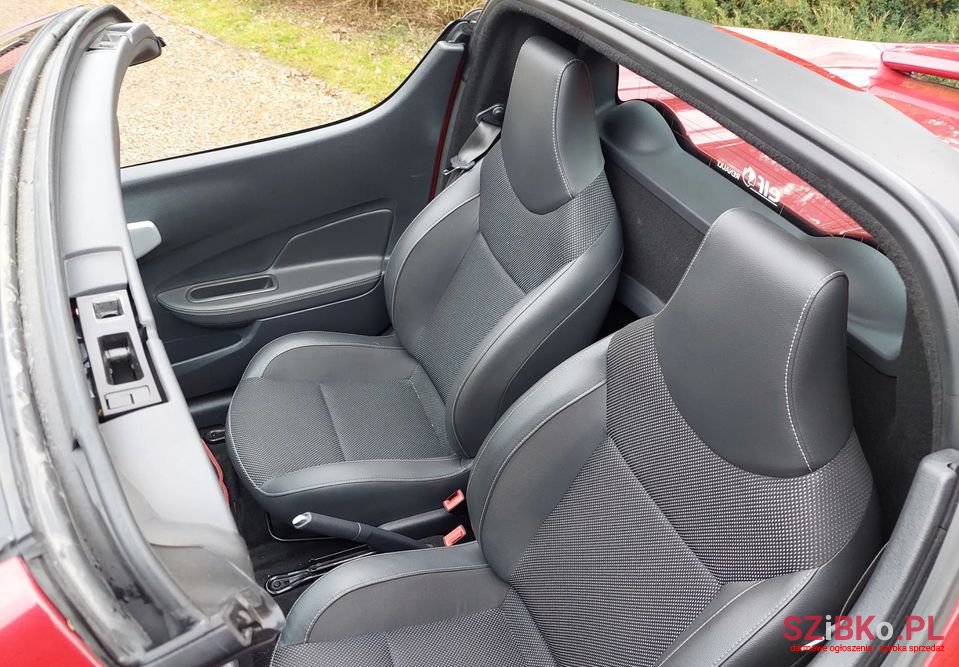 2010' Renault Wind photo #5