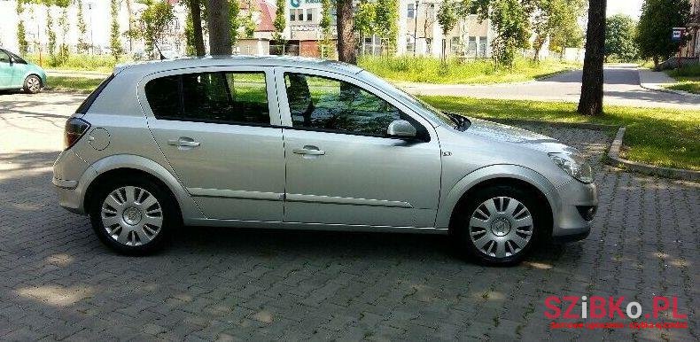 2007' Opel Astra photo #1