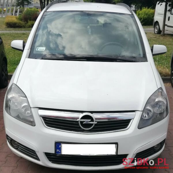 2005' Opel Zafira photo #1