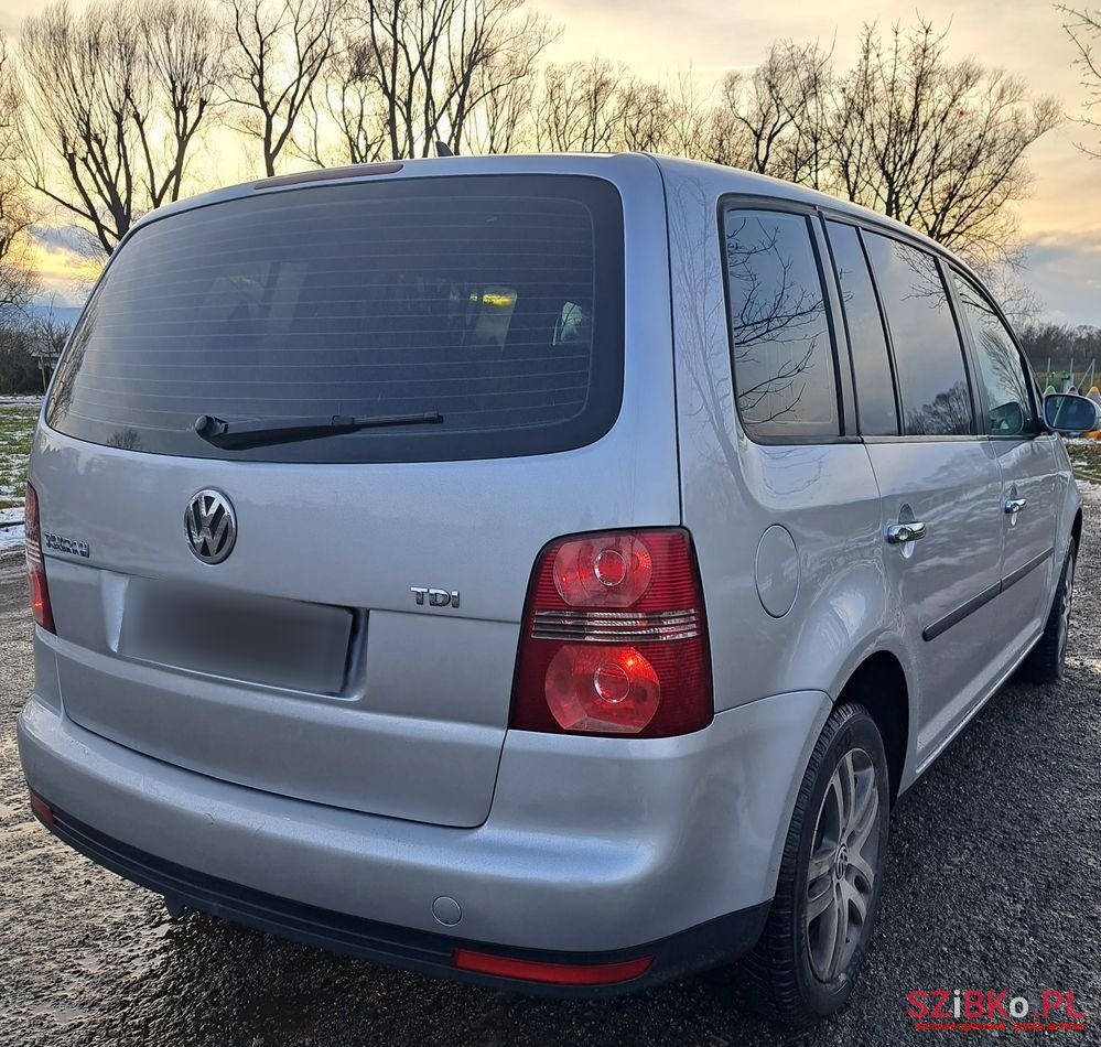 2007' Volkswagen Touran 1.9 Tdi Conceptline photo #6