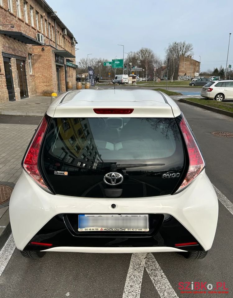 2016' Toyota Aygo photo #2