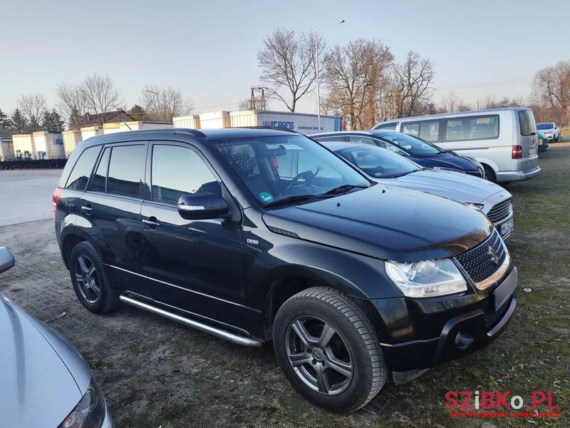 2010' Suzuki Grand Vitara photo #1