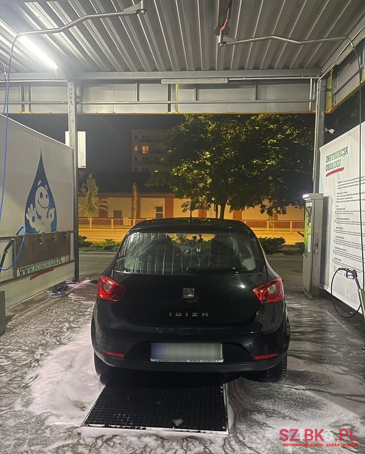 2011' SEAT Ibiza photo #4