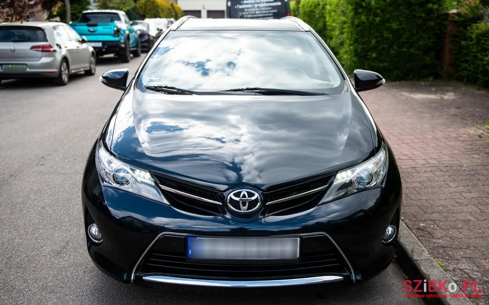 2014' Toyota Auris photo #2
