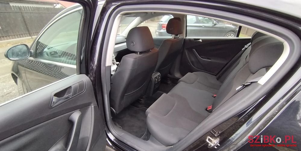 2008' Volkswagen Passat photo #6