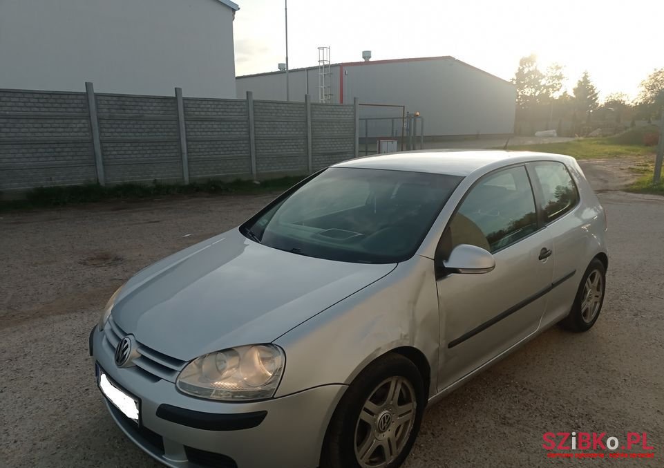 2005' Volkswagen Golf photo #3