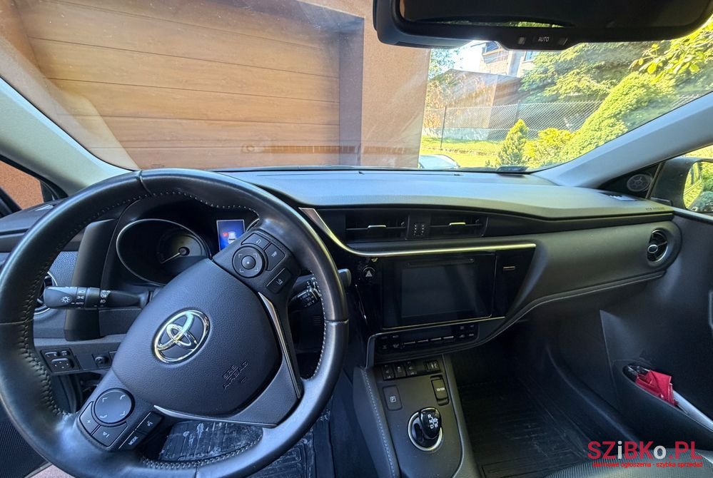 2015' Toyota Auris photo #6