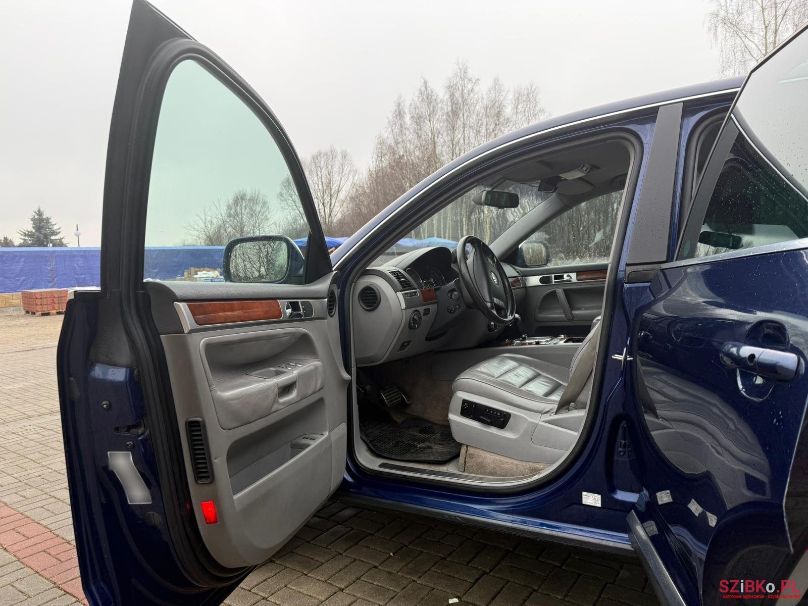 2004' Volkswagen Touareg photo #5